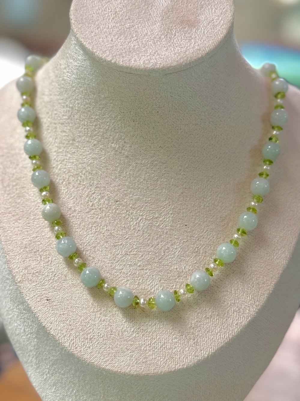 STUNNING Jadeite, Pearl & Peridot 18-Inch Strand Necklace, 14K Gold Clasp 🤩